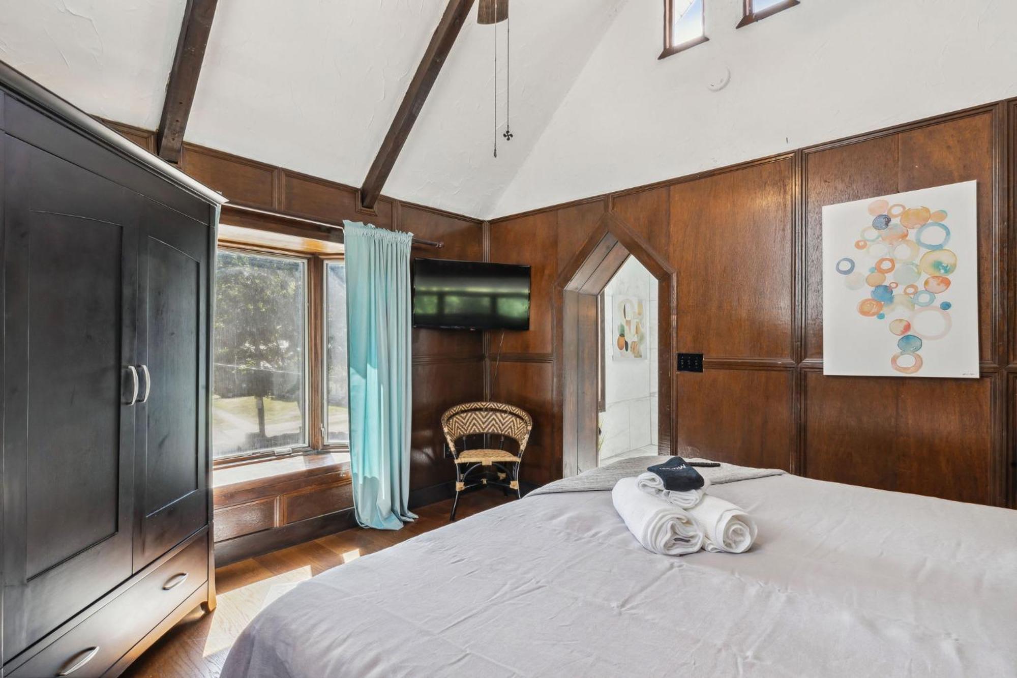 Enchanted Castle - Your Royal Getaway Awaits Cleveland Eksteriør billede