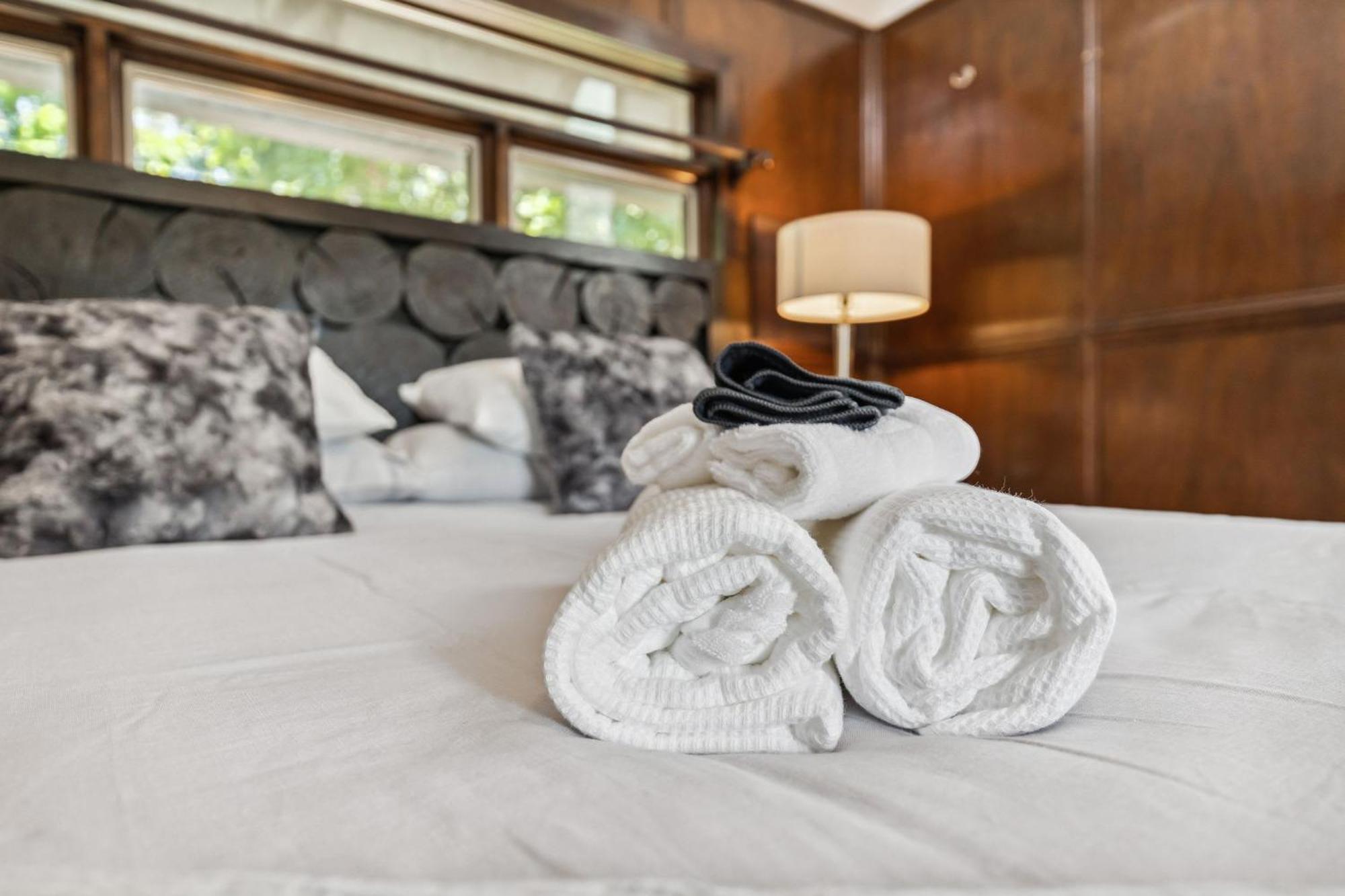 Enchanted Castle - Your Royal Getaway Awaits Cleveland Eksteriør billede