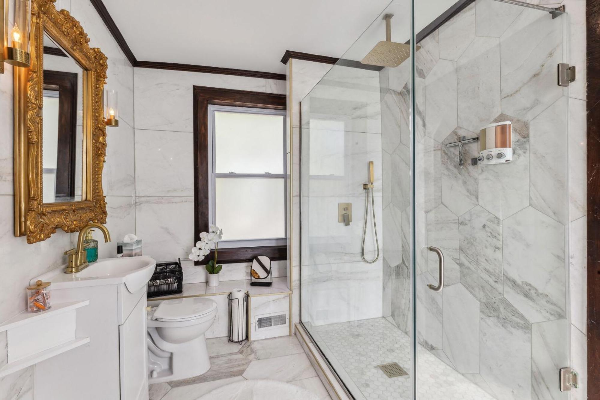 Enchanted Castle - Your Royal Getaway Awaits Cleveland Eksteriør billede
