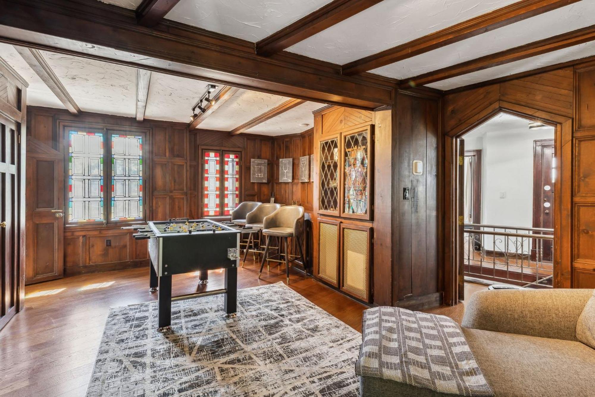 Enchanted Castle - Your Royal Getaway Awaits Cleveland Eksteriør billede