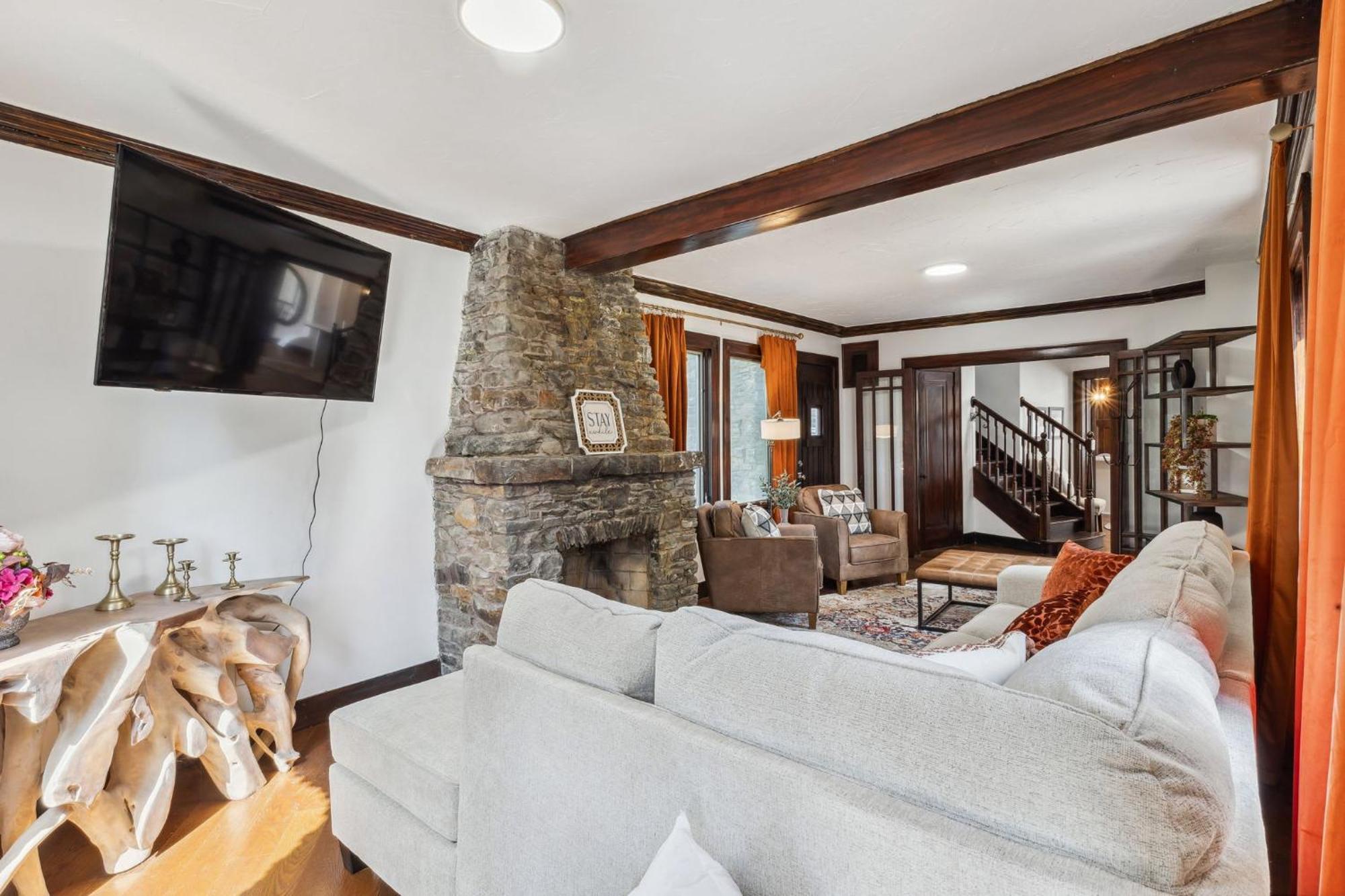 Enchanted Castle - Your Royal Getaway Awaits Cleveland Eksteriør billede