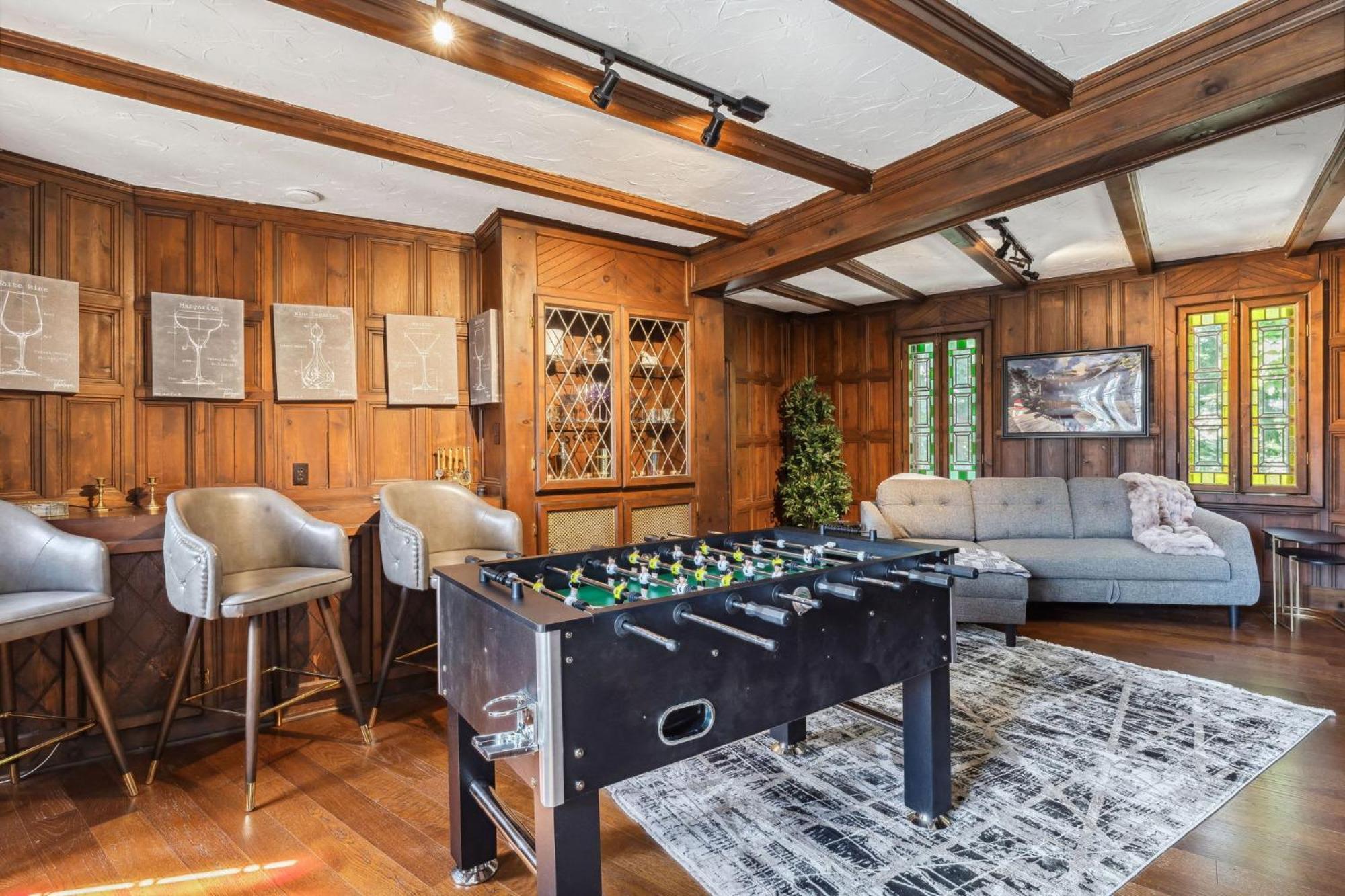 Enchanted Castle - Your Royal Getaway Awaits Cleveland Eksteriør billede