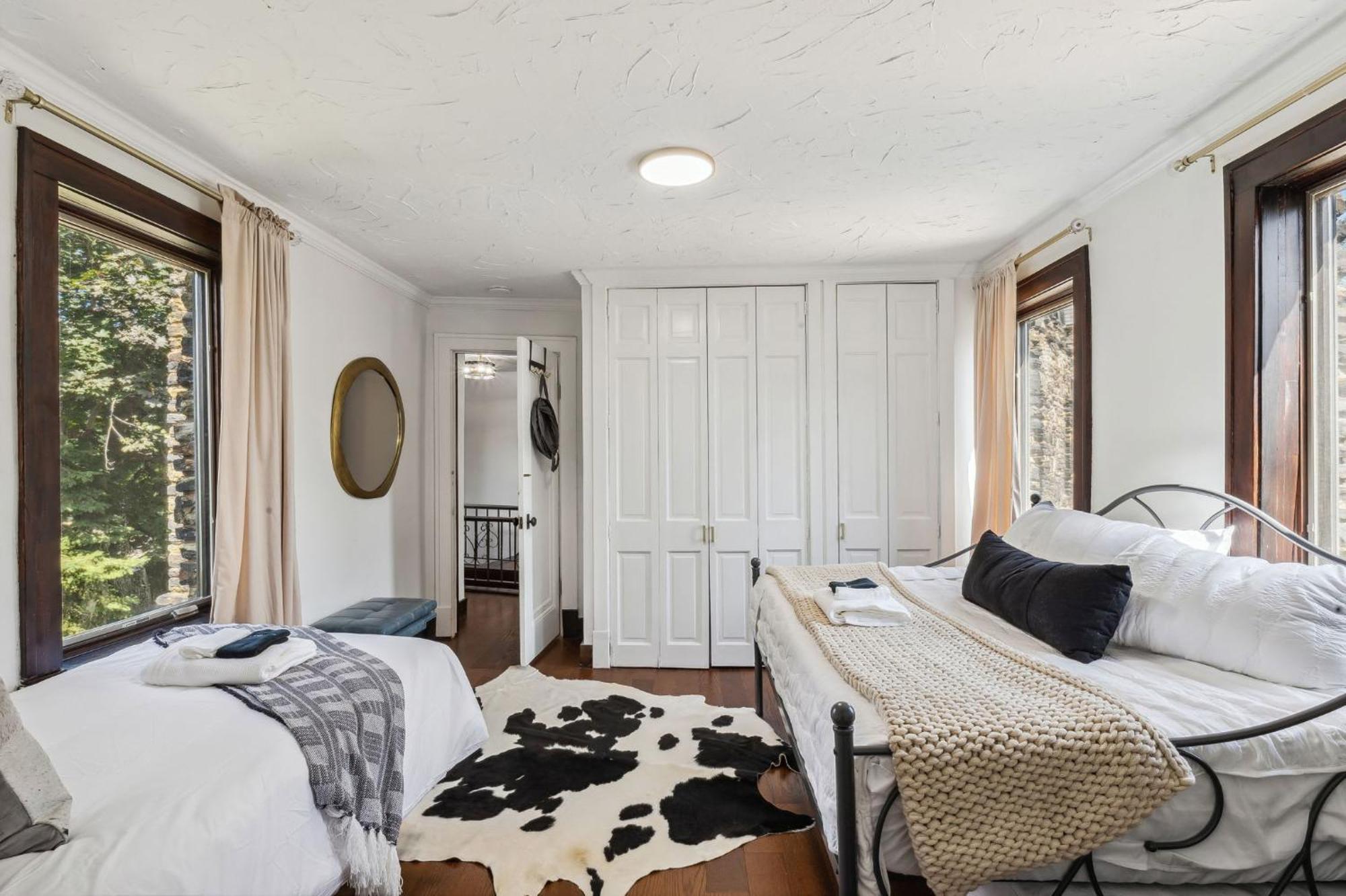 Enchanted Castle - Your Royal Getaway Awaits Cleveland Eksteriør billede