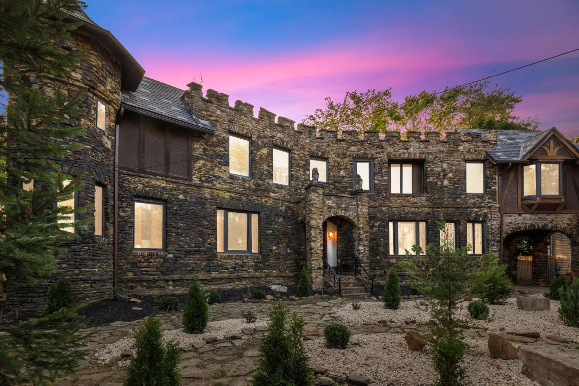 Enchanted Castle - Your Royal Getaway Awaits Cleveland Eksteriør billede